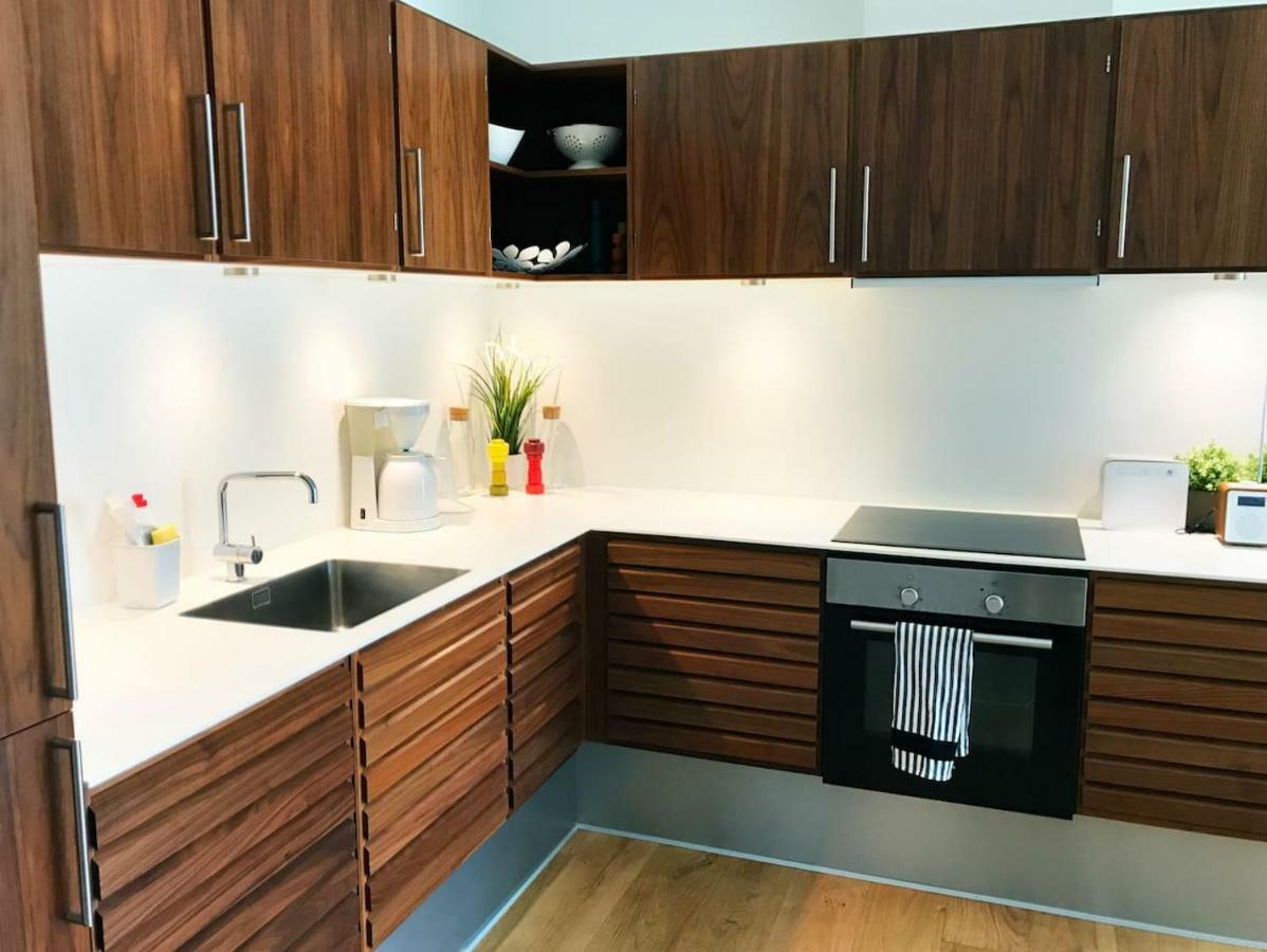 Luxury In The Heart Of Near Harbour Baths Apartment *